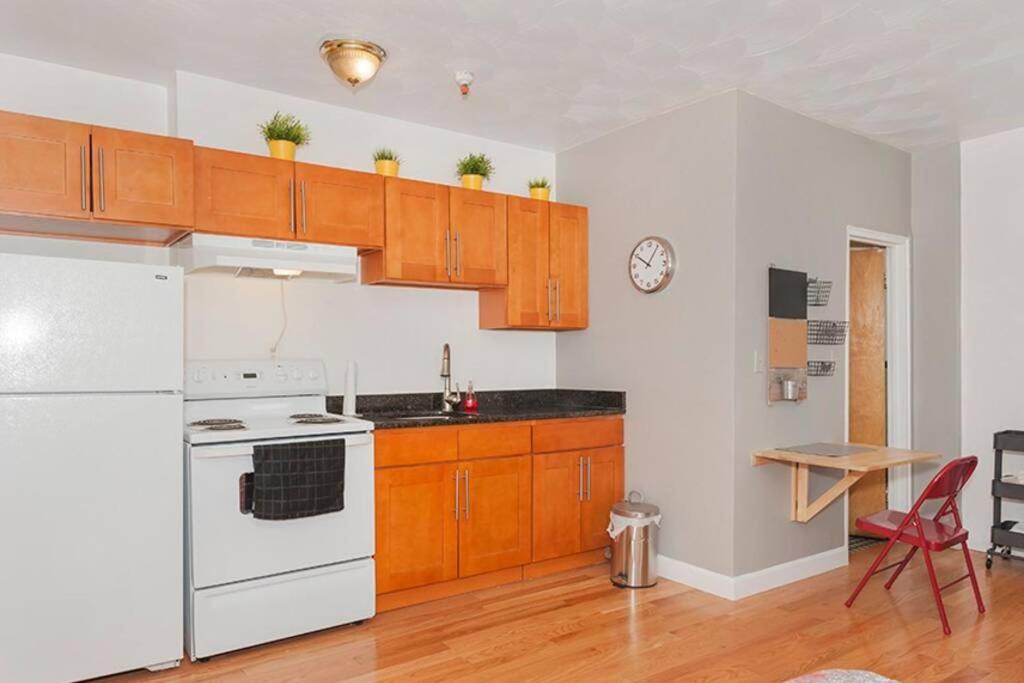 Downtown Studio Apt, Perfect For Medical Workers Бостон Экстерьер фото